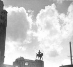 L'ONORE E' SALVO (Ulm 1954: monumento tra le macerie)